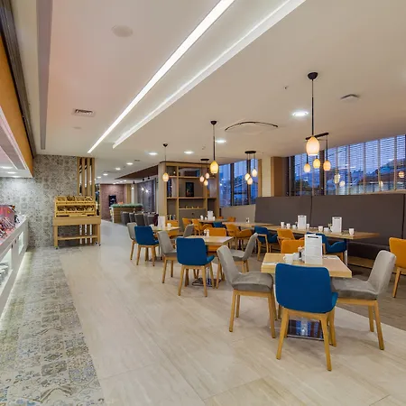 - Lara By Ihg 5* Antalya